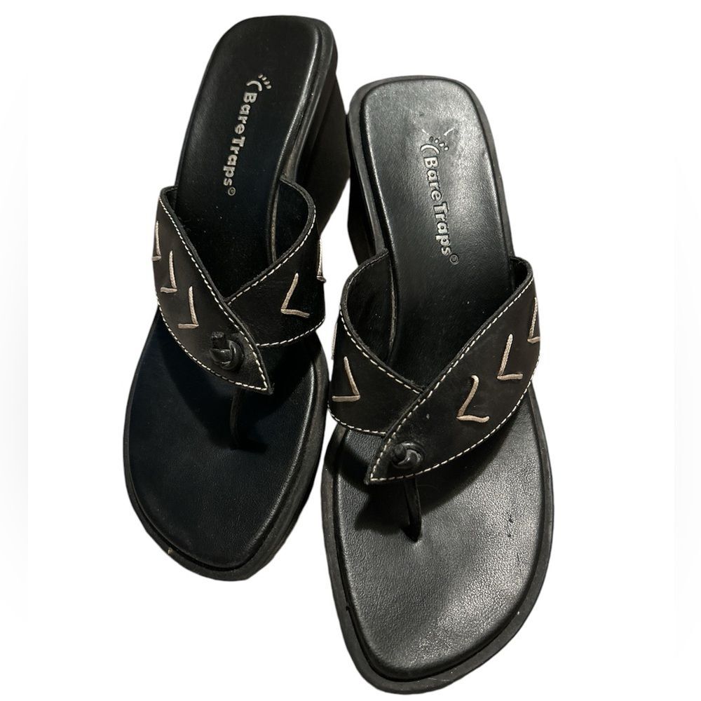 Bare Traps Kane Black Leather Wedge Thong Sandals Size 6.5